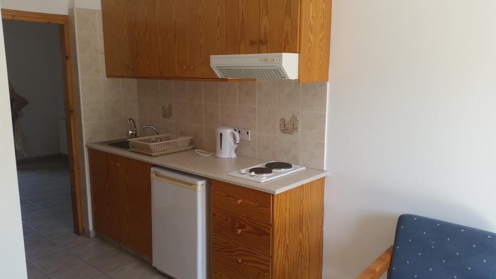 Pissouriana Hotel Apartments Екстер'єр фото