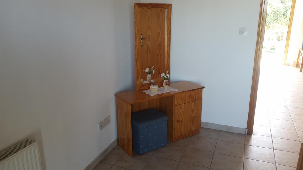 Pissouriana Hotel Apartments Екстер'єр фото