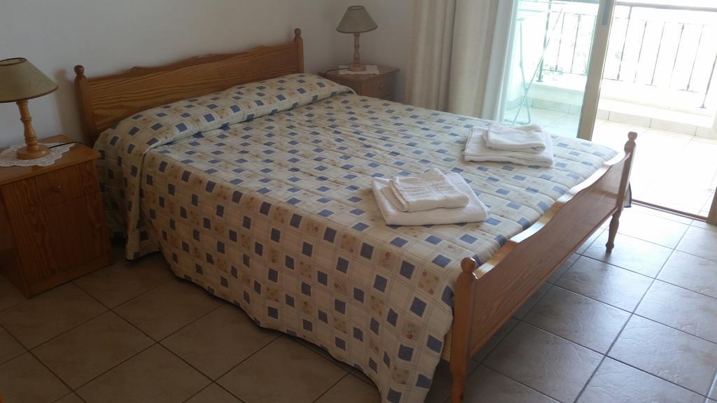 Pissouriana Hotel Apartments Екстер'єр фото