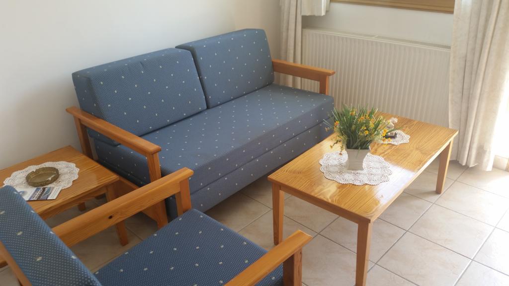 Pissouriana Hotel Apartments Екстер'єр фото
