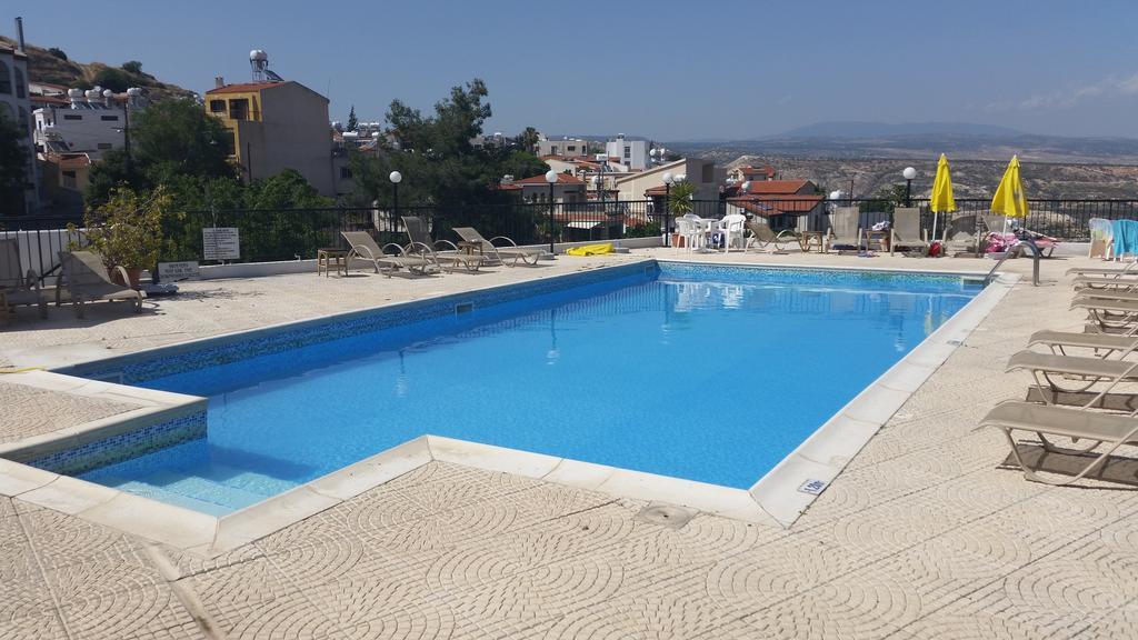 Pissouriana Hotel Apartments Екстер'єр фото