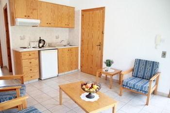 Pissouriana Hotel Apartments Екстер'єр фото